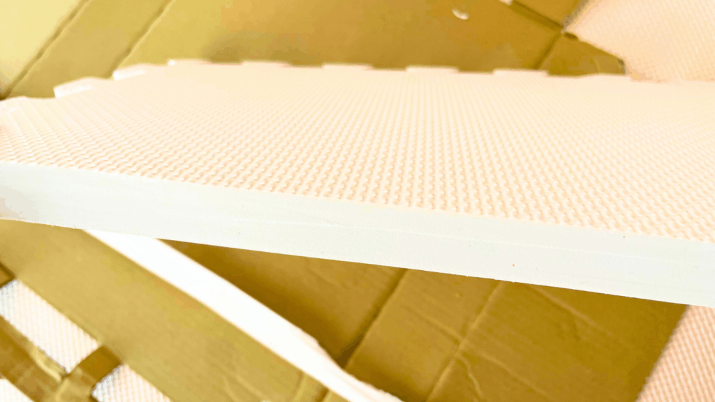 【ジョイントマットの切り方】カッターより包丁がおすすめ!妊娠中でもラクに切れた方法を紹介